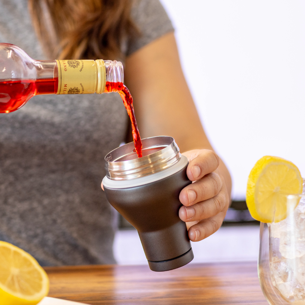 cocktail-shaker-lid-b3 Cocktail_Shaker_lifestyle_2_b714e13d-dd84-4844-956f-11cddc294041.png